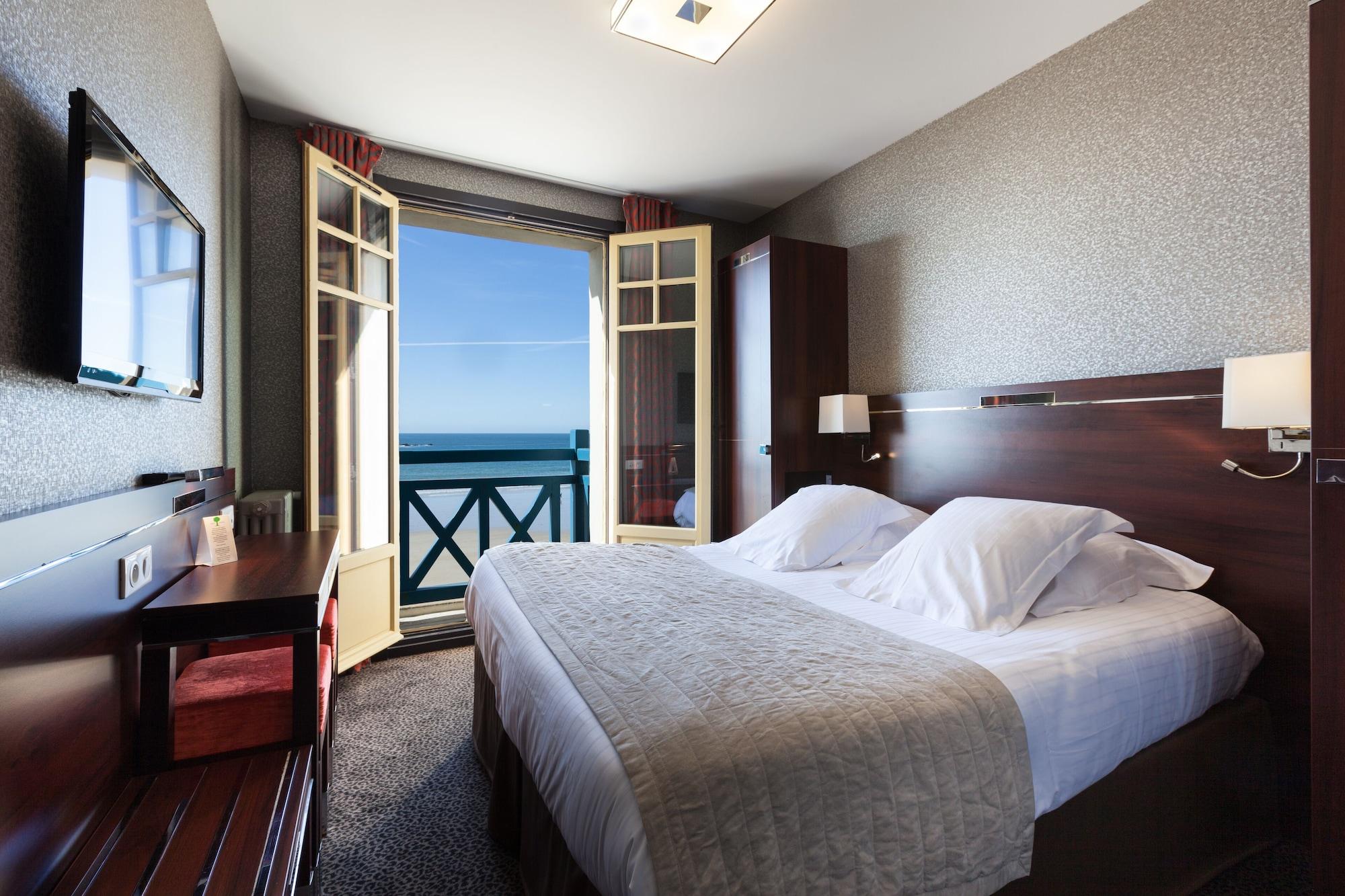 Ambassadeurs Logis Hotel 3*