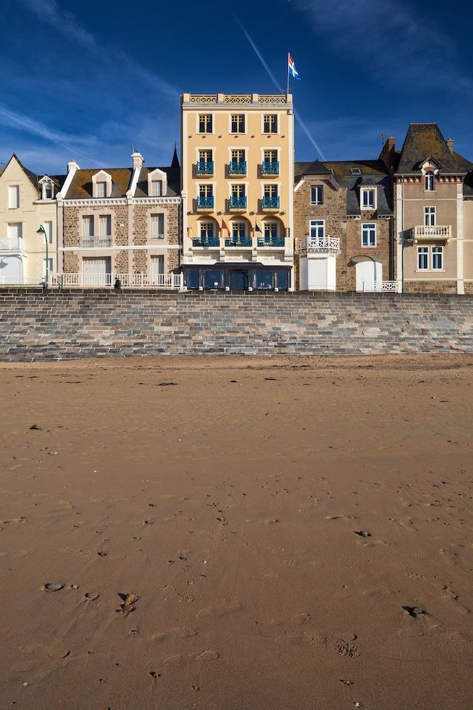 Ambassadeurs Logis Hotel