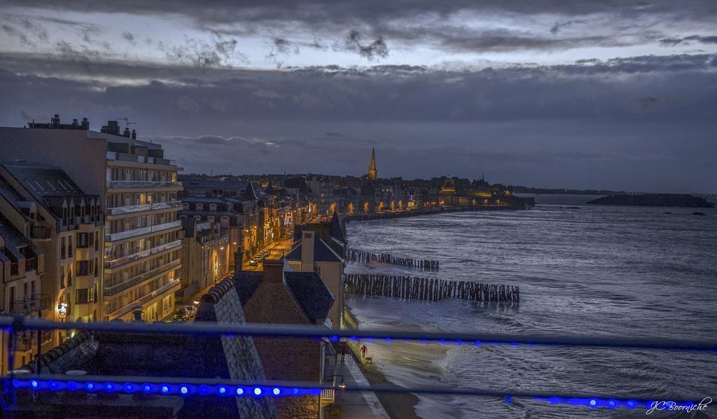 Ambassadeurs Logis Hotel